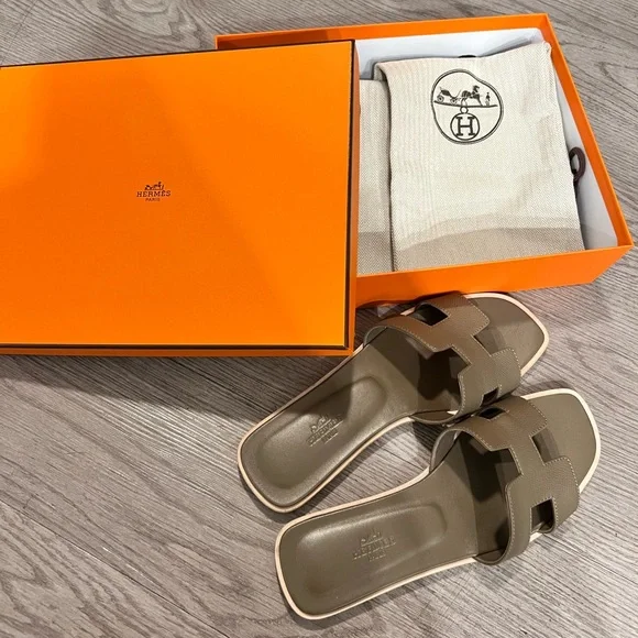 Hermes Oran Sandal in Etoupé size 38.5 (Like New) - Picture 2 of 7